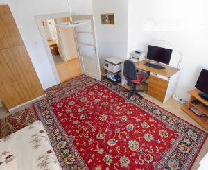 Byt 3+1 (109 m²) s 2 balkónmi, garážou a záhradou, centrum SNV