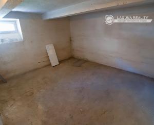 Byt 3+1 (109 m²) s 2 balkónmi, garážou a záhradou, centrum SNV