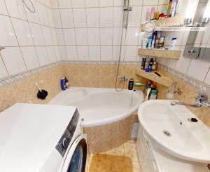 Byt 3+1 (73 m2) s loggiou sídl. Západ I. SNV