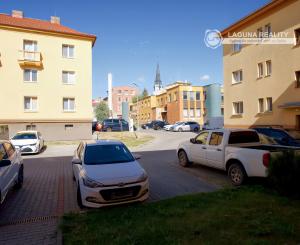 Byt 2+1 (56 m²) s pivnicami, tehlový dom, centrum Spišskej Novej Vsi
