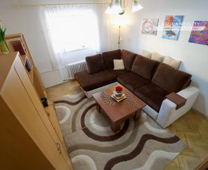 Byt 2+1 (56 m²) s pivnicami, tehlový dom, centrum Spišskej Novej Vsi