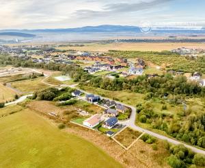 Stavebný pozemok (644 m²) s výhľadom na Tatry pri golfe, Veľká Lomnica