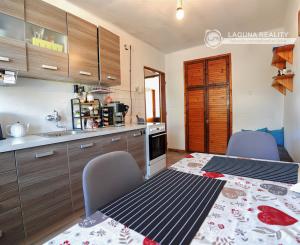 Tehlový byt 3-izbový (73 m²) s 2 balkónmi, centrum Spišská Nová Ves