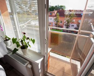 Tehlový byt 3-izbový (73 m²) s 2 balkónmi, centrum Spišská Nová Ves