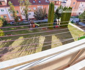 Tehlový byt 3-izbový (73 m²) s 2 balkónmi, centrum Spišská Nová Ves