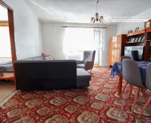 Tehlový byt 3-izbový (73 m²) s 2 balkónmi, centrum Spišská Nová Ves