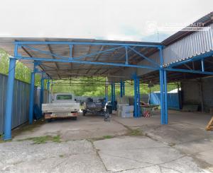 Komerčný pozemok (409 m²) s prístreškom v uzavretom areáli, Levoča