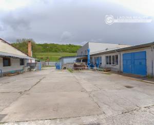 Komerčný pozemok (409 m²) s prístreškom v uzavretom areáli, Levoča