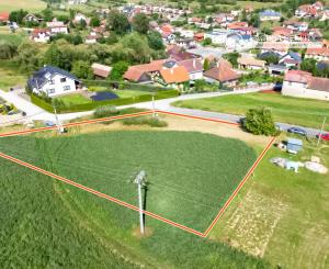 Pozemok (1948 m2) vhodný aj pre developera Danišovce