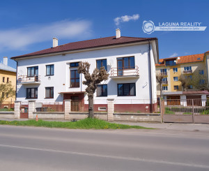 Byt 3+1 (104 m2) s 2 balkónmi, garážou a záhradou, centrum SNV