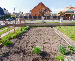 Byt 3+1 (104 m2) s 2 balkónmi, garážou a záhradou, centrum SNV