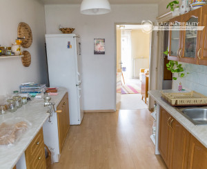 ZNÍŽENÁ CENA! Byt 3+1 (74 m2) s balkónom a garážou, centrum Spišská Nová Ves