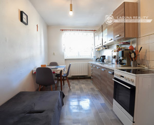 Tehlový byt 3-izbový (73 m²) s 2 balkónmi, centrum Spišská Nová Ves