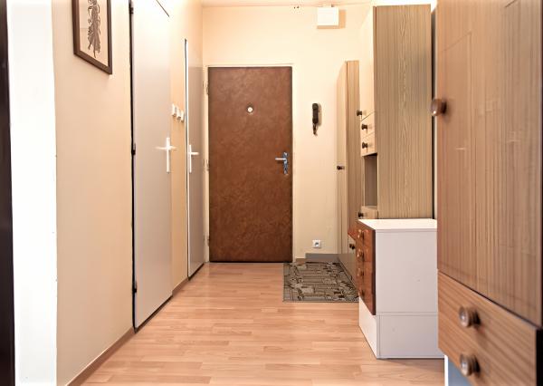 ZNÍŽENÁ CENA ! Byt 2+1 (52 m2) na začiatku sídl. Mier Sp. Nová Ves