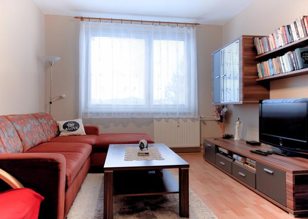 ZNÍŽENÁ CENA ! Byt 2+1 (52 m2) na začiatku sídl. Mier Sp. Nová Ves