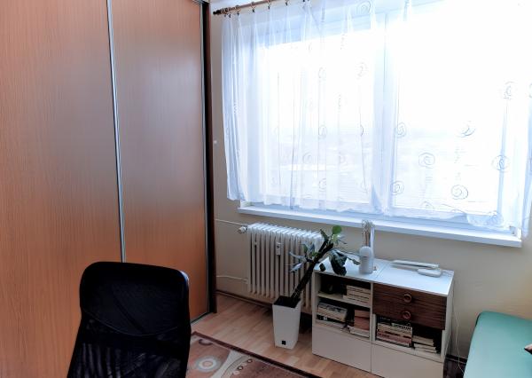 ZNÍŽENÁ CENA ! Byt 2+1 (52 m2) na začiatku sídl. Mier Sp. Nová Ves