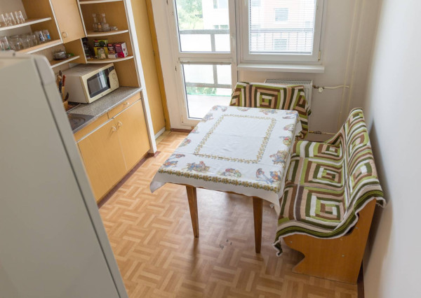 ZNÍŽENÁ CENA! Byt 2+1 s loggiou (54 m2), sídl. Západ I. SNV