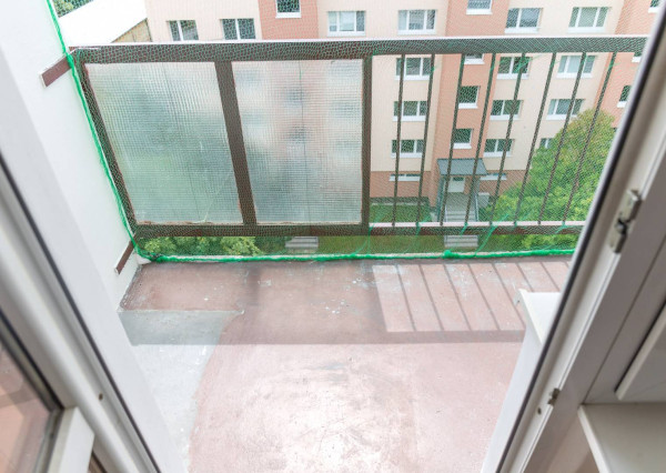 ZNÍŽENÁ CENA! Byt 2+1 s loggiou (54 m2), sídl. Západ I. SNV