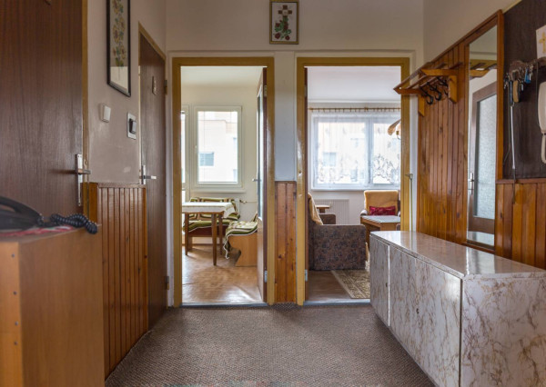 ZNÍŽENÁ CENA! Byt 2+1 s loggiou (54 m2), sídl. Západ I. SNV