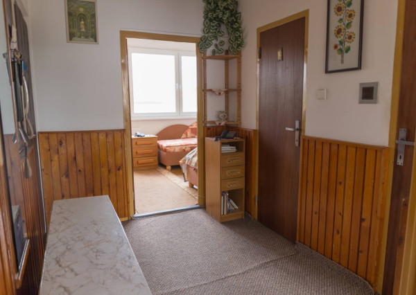 ZNÍŽENÁ CENA! Byt 2+1 s loggiou (54 m2), sídl. Západ I. SNV