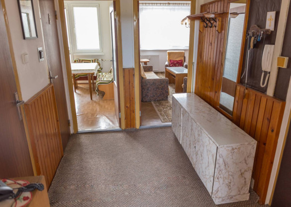 ZNÍŽENÁ CENA! Byt 2+1 s loggiou (54 m2), sídl. Západ I. SNV