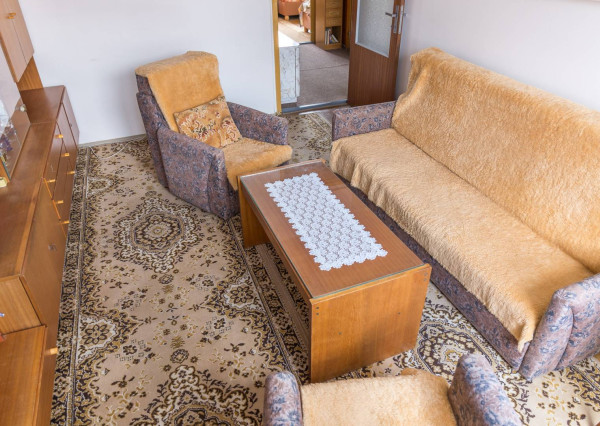 ZNÍŽENÁ CENA! Byt 2+1 s loggiou (54 m2), sídl. Západ I. SNV