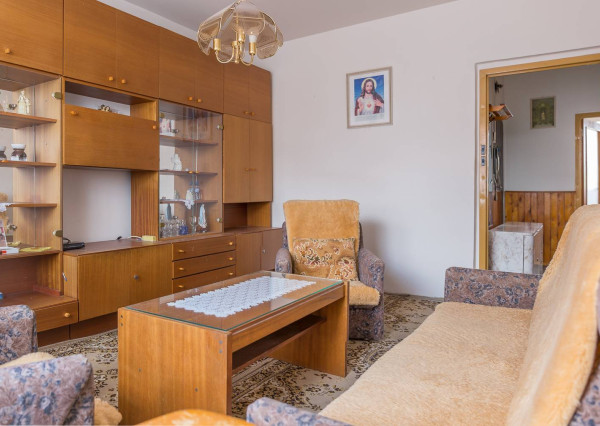 ZNÍŽENÁ CENA! Byt 2+1 s loggiou (54 m2), sídl. Západ I. SNV