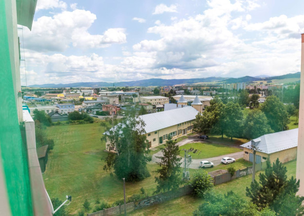 ZNÍŽENÁ CENA! Byt 2+1 s loggiou (54 m2), sídl. Západ I. SNV