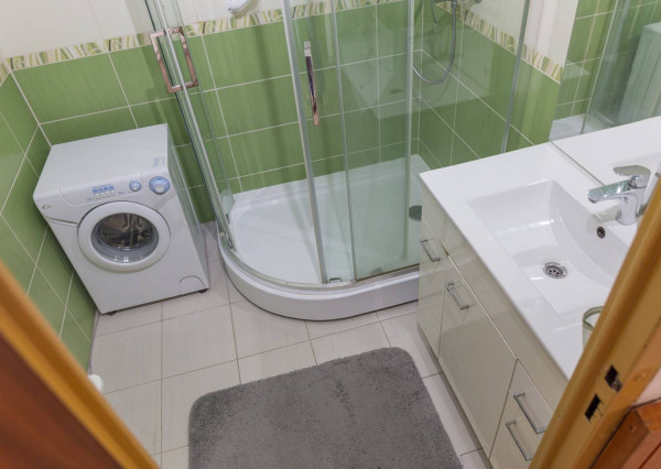 ZNÍŽENÁ CENA! Byt 2+1 s loggiou (54 m2), sídl. Západ I. SNV