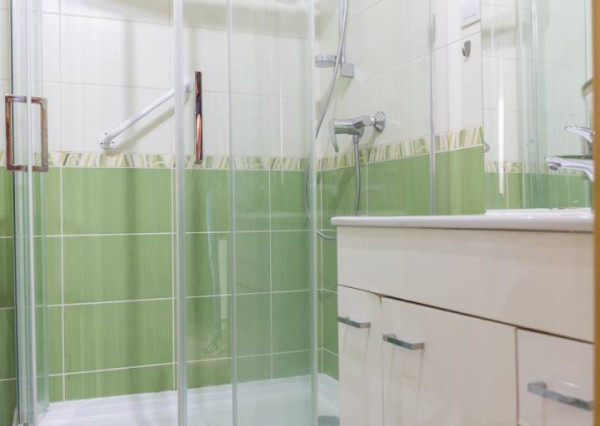 ZNÍŽENÁ CENA! Byt 2+1 s loggiou (54 m2), sídl. Západ I. SNV