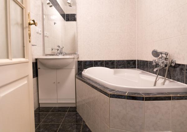 TOP PONUKA! Byt 1+1 (44 m2) s loggiou, sídl. Mier SNV