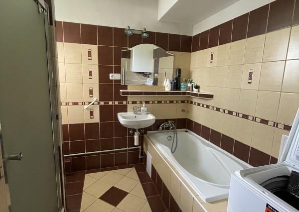 Tehlový byt 3+1 (124,5m) so záhradou a garážou, Markušovce