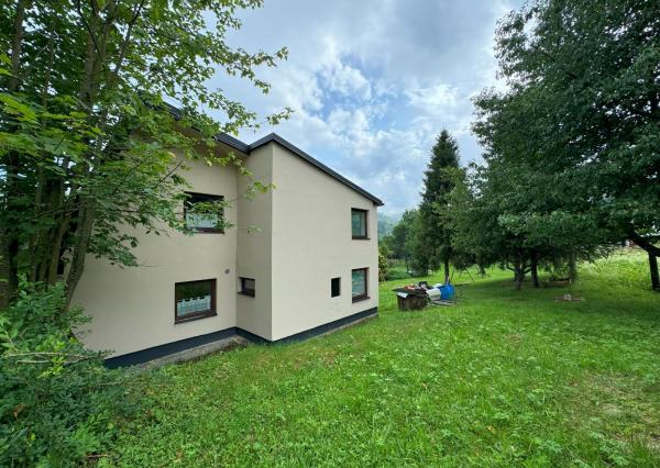 ZREKONŠTRUOVANÝ DVOJPOSCHODOVÝ DOM v obci Hnilčík - ZNÍŽENÁ KÚPNA CENA