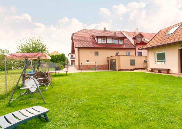 Rodinný dom (654 m2), garáž, altánok, záhrada Smižany