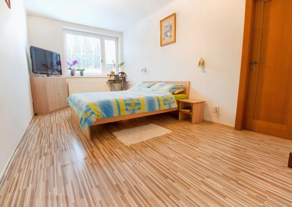 Rodinný dom (654 m2), garáž, altánok, záhrada Smižany