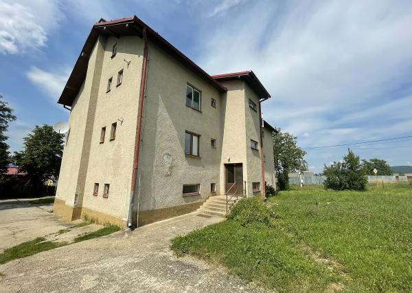 Tehlový byt 3+1 (124,5m) so záhradou a garážou, Markušovce