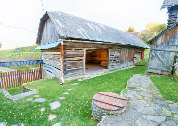 Chalupa s výhľadom na Levočské vrchy