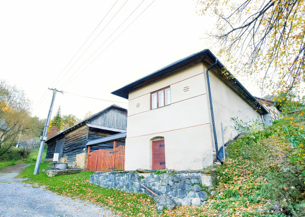 Chalupa s výhľadom na Levočské vrchy