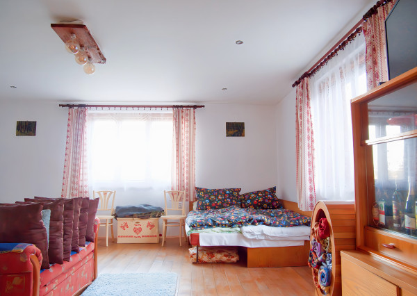 Chalupa s výhľadom na Levočské vrchy