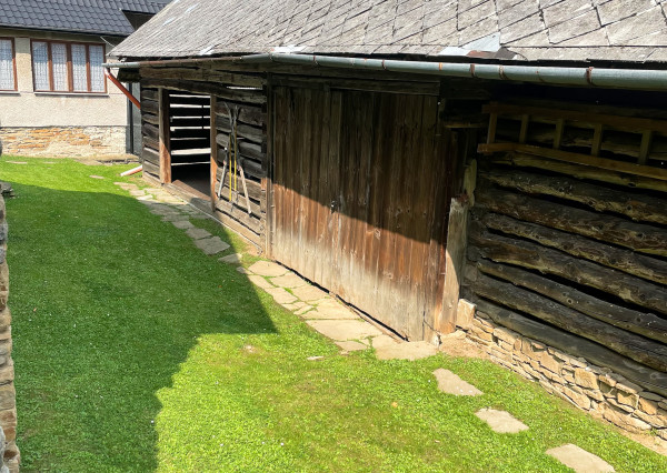 Chalupa s výhľadom na Levočské vrchy