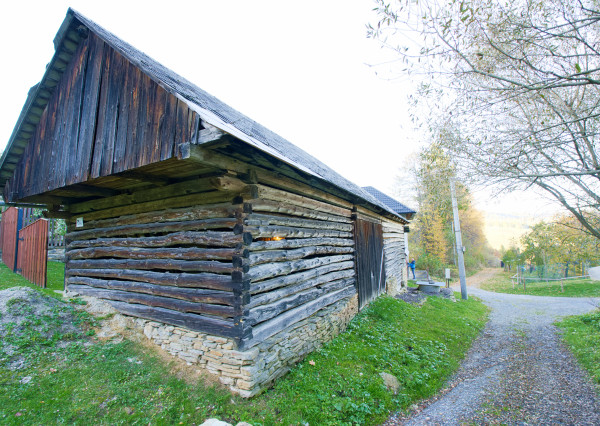 Chalupa s výhľadom na Levočské vrchy