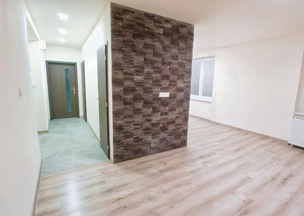 Kompletne rekonštruovaný byt 2+1 v centre mesta SNV