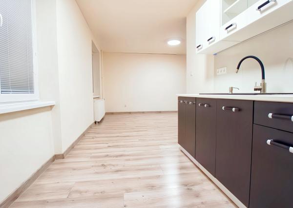 Kompletne rekonštruovaný byt 2+1 v centre mesta SNV