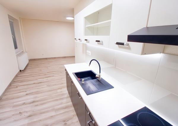 Kompletne rekonštruovaný byt 2+1 v centre mesta SNV