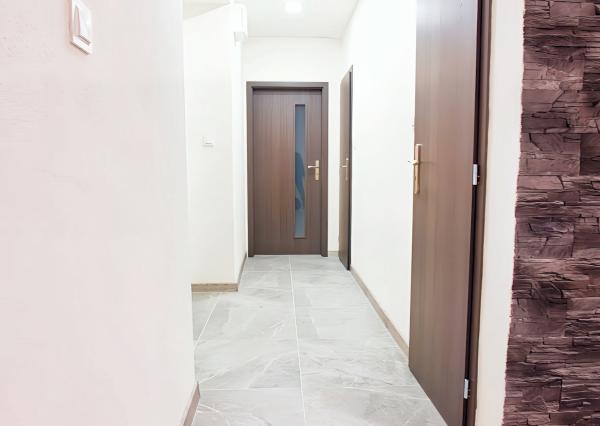 Kompletne rekonštruovaný byt 2+1 v centre mesta SNV