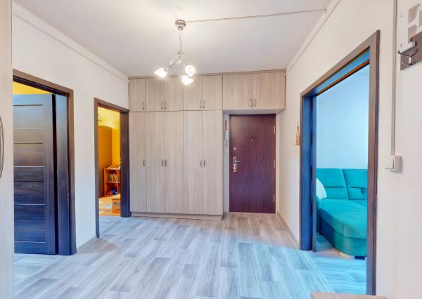 ZNÍŽENÁ CENA! Byt 4+1 s loggiou (86 m2) na sídl. Mier SNV