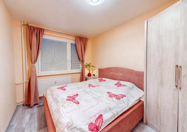ZNÍŽENÁ CENA! Byt 4+1 s loggiou (86 m2) na sídl. Mier SNV