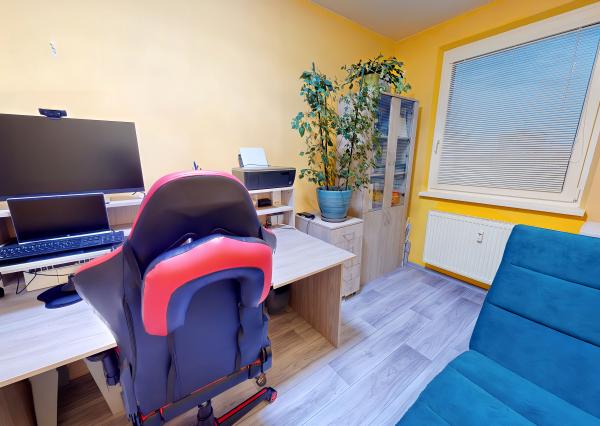 ZNÍŽENÁ CENA! Byt 4+1 s loggiou (86 m2) na sídl. Mier SNV