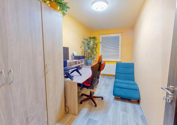 ZNÍŽENÁ CENA! Byt 4+1 s loggiou (86 m2) na sídl. Mier SNV