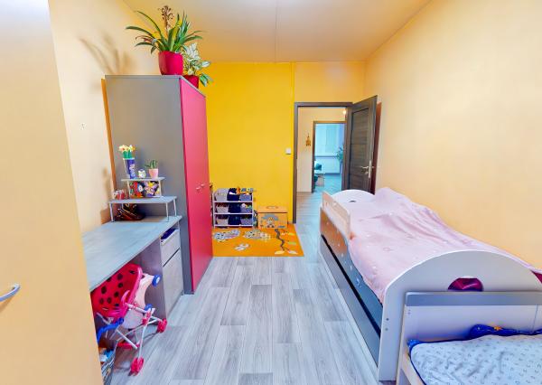 ZNÍŽENÁ CENA! Byt 4+1 s loggiou (86 m2) na sídl. Mier SNV